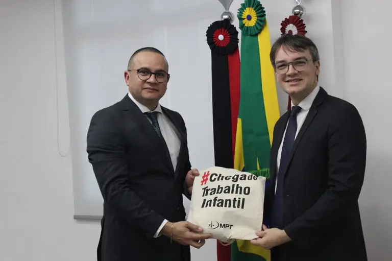 Procurador-Geral do Estado se reúne com Procurador-Chefe do Ministério Público do Trabalho na Paraíba. – Copy