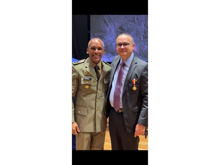 Procurador-Geral do Estado recebe comenda da Polícia Militar na Capital