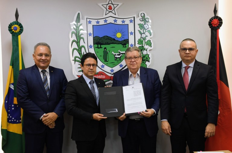 Procurador-Geral do Estado participa de assinatura de decreto que fortalece Segurança Pública e Ministério Público