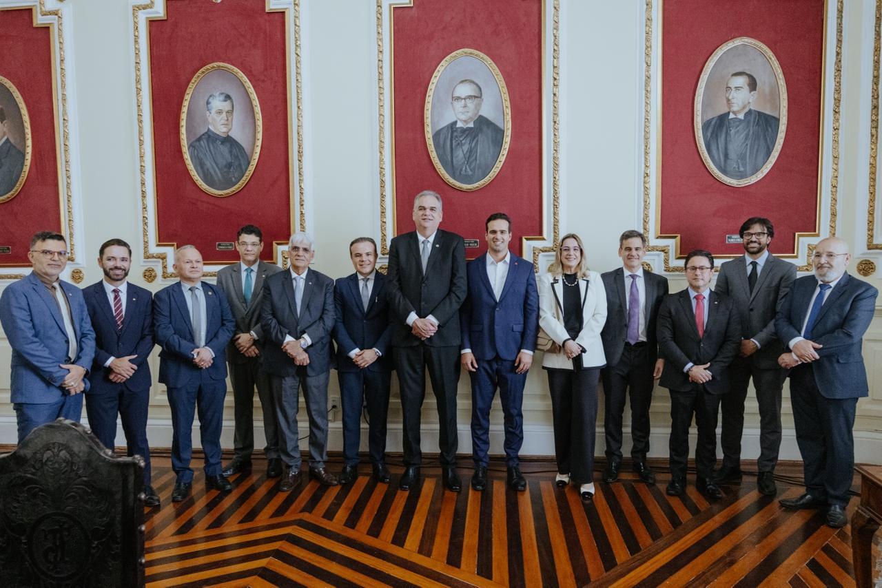 Procurador-Geral e Corregedor da PGE-PB acompanham governador na sanção de leis que modernizam o Judiciário paraibano