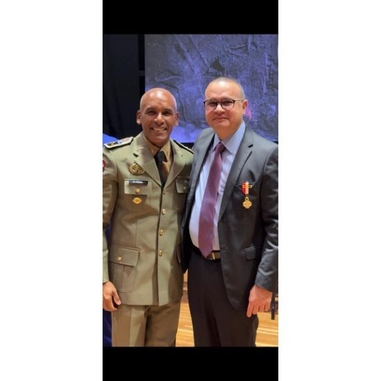 Procurador-Geral do Estado recebe comenda da Polícia Militar na Capital