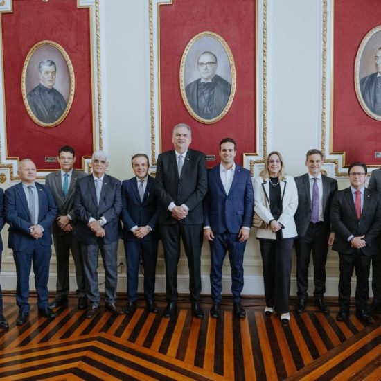 Procurador-Geral e Corregedor da PGE-PB acompanham governador na sanção de leis que modernizam o Judiciário paraibano